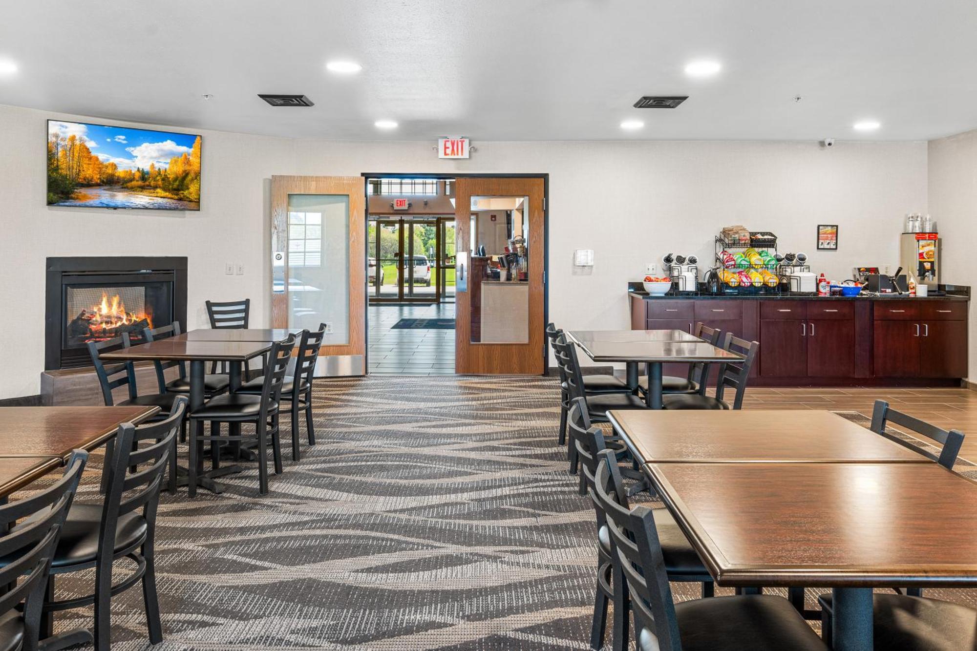 Boarders Inn & Suites By Cobblestone Hotels - Shawano ภายนอก รูปภาพ