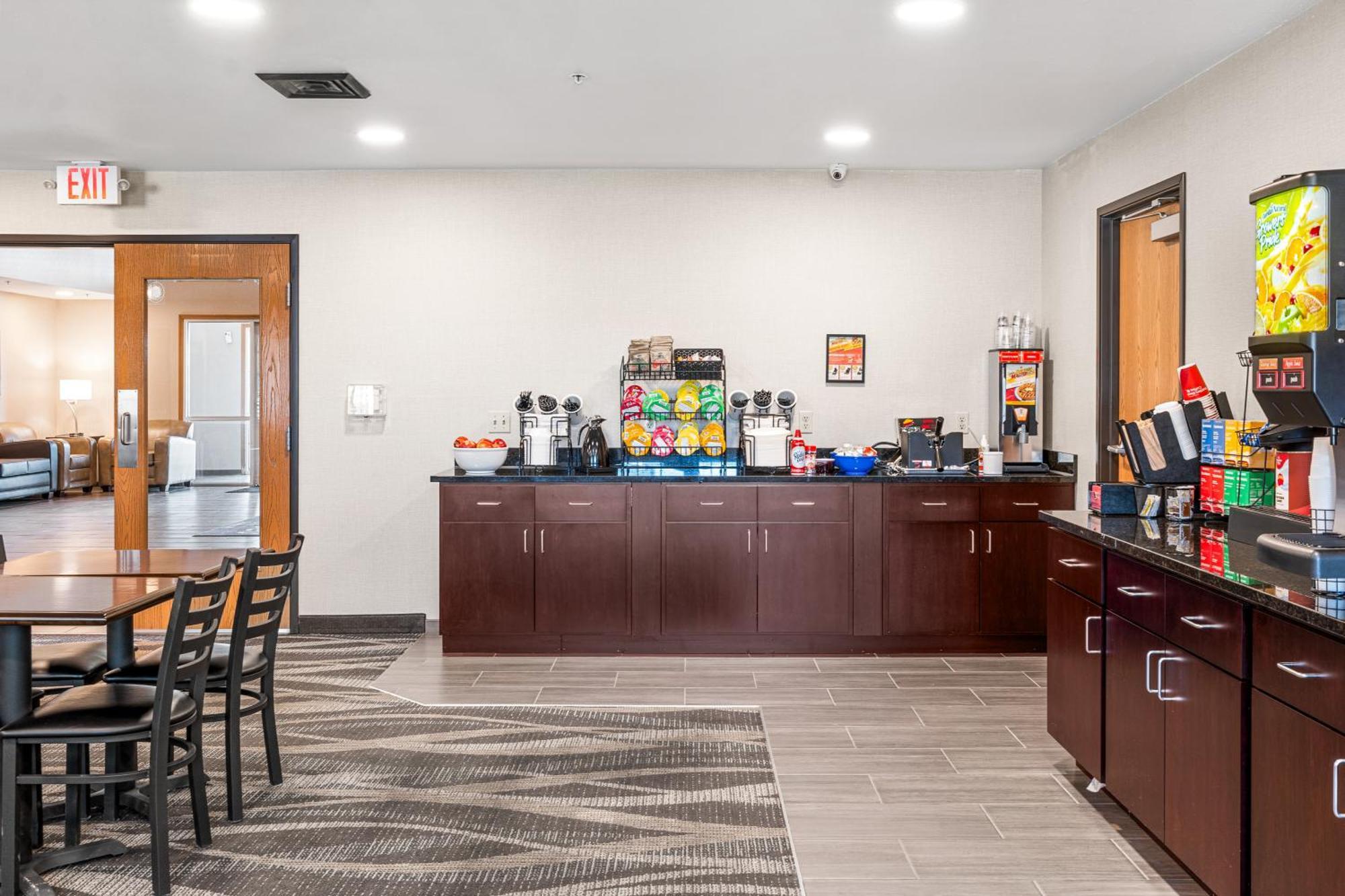 Boarders Inn & Suites By Cobblestone Hotels - Shawano ภายนอก รูปภาพ