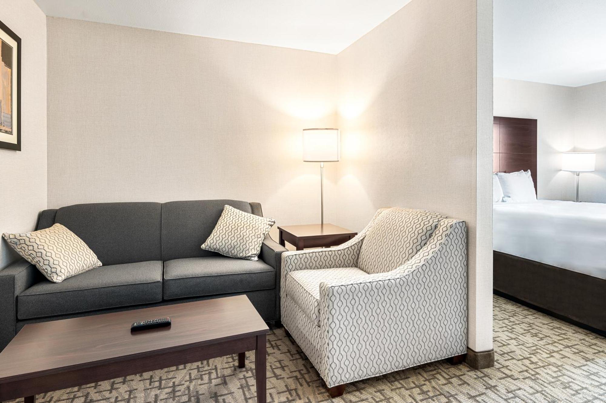 Boarders Inn & Suites By Cobblestone Hotels - Shawano ภายนอก รูปภาพ