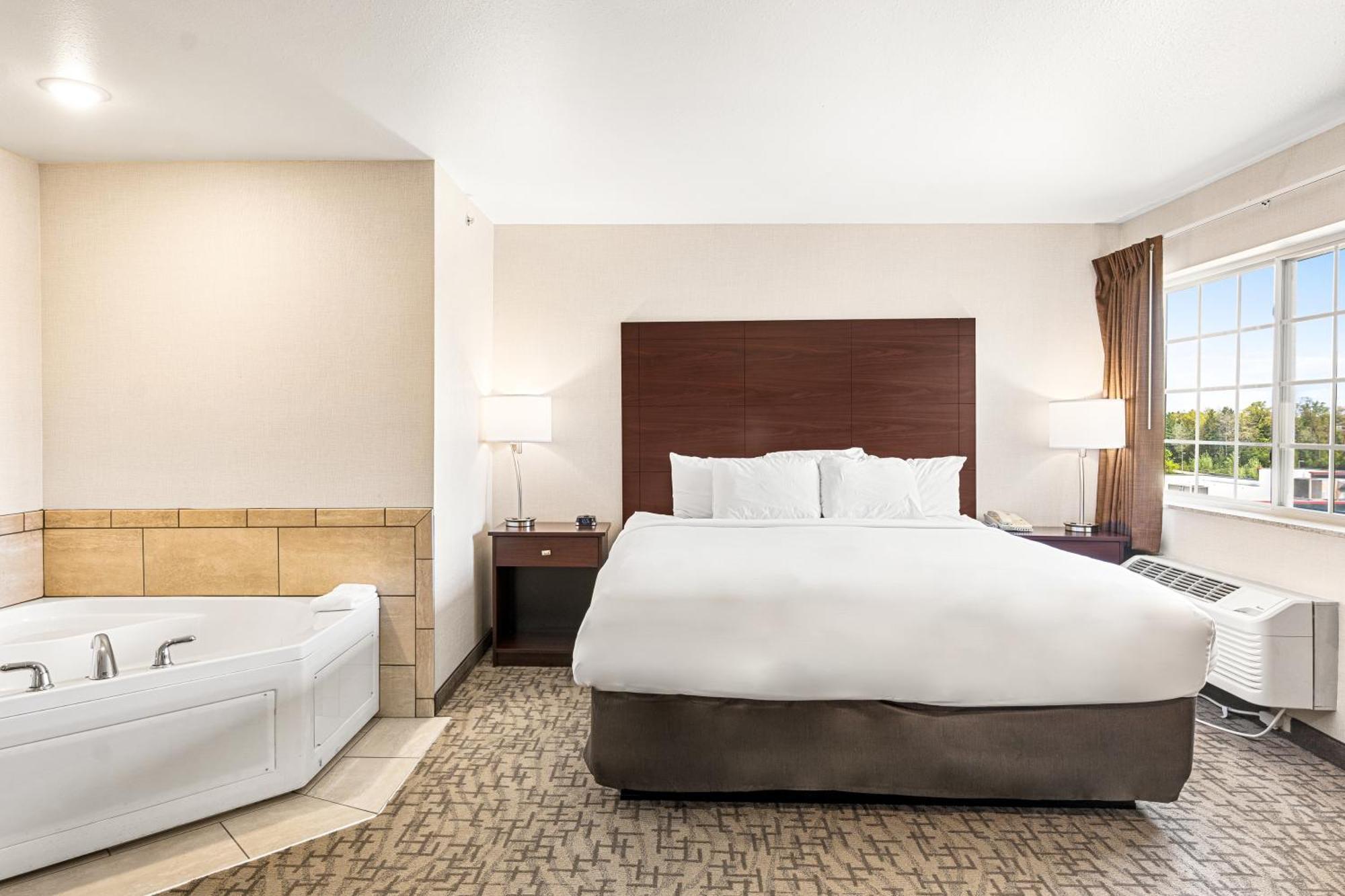 Boarders Inn & Suites By Cobblestone Hotels - Shawano ภายนอก รูปภาพ