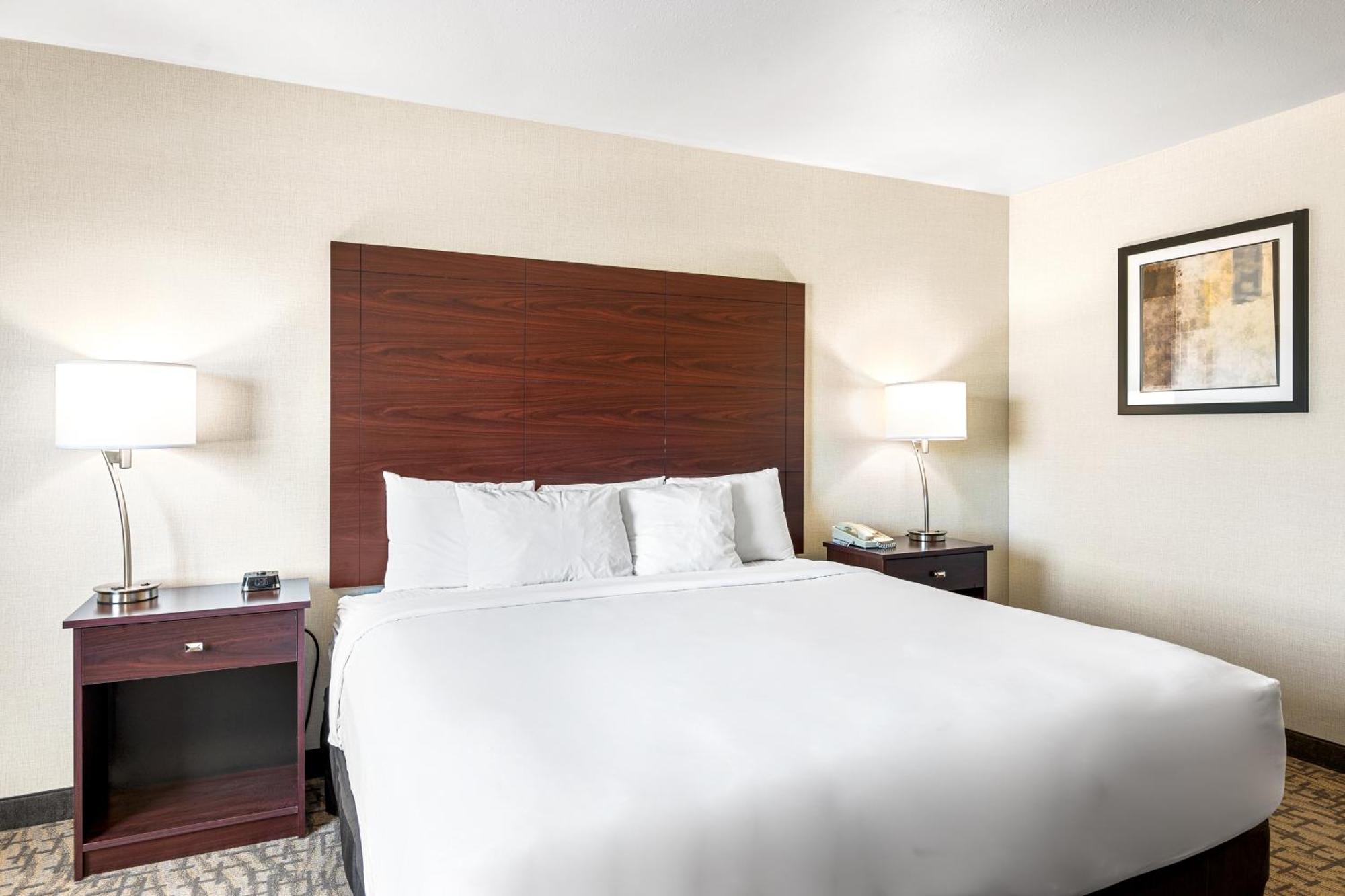 Boarders Inn & Suites By Cobblestone Hotels - Shawano ภายนอก รูปภาพ
