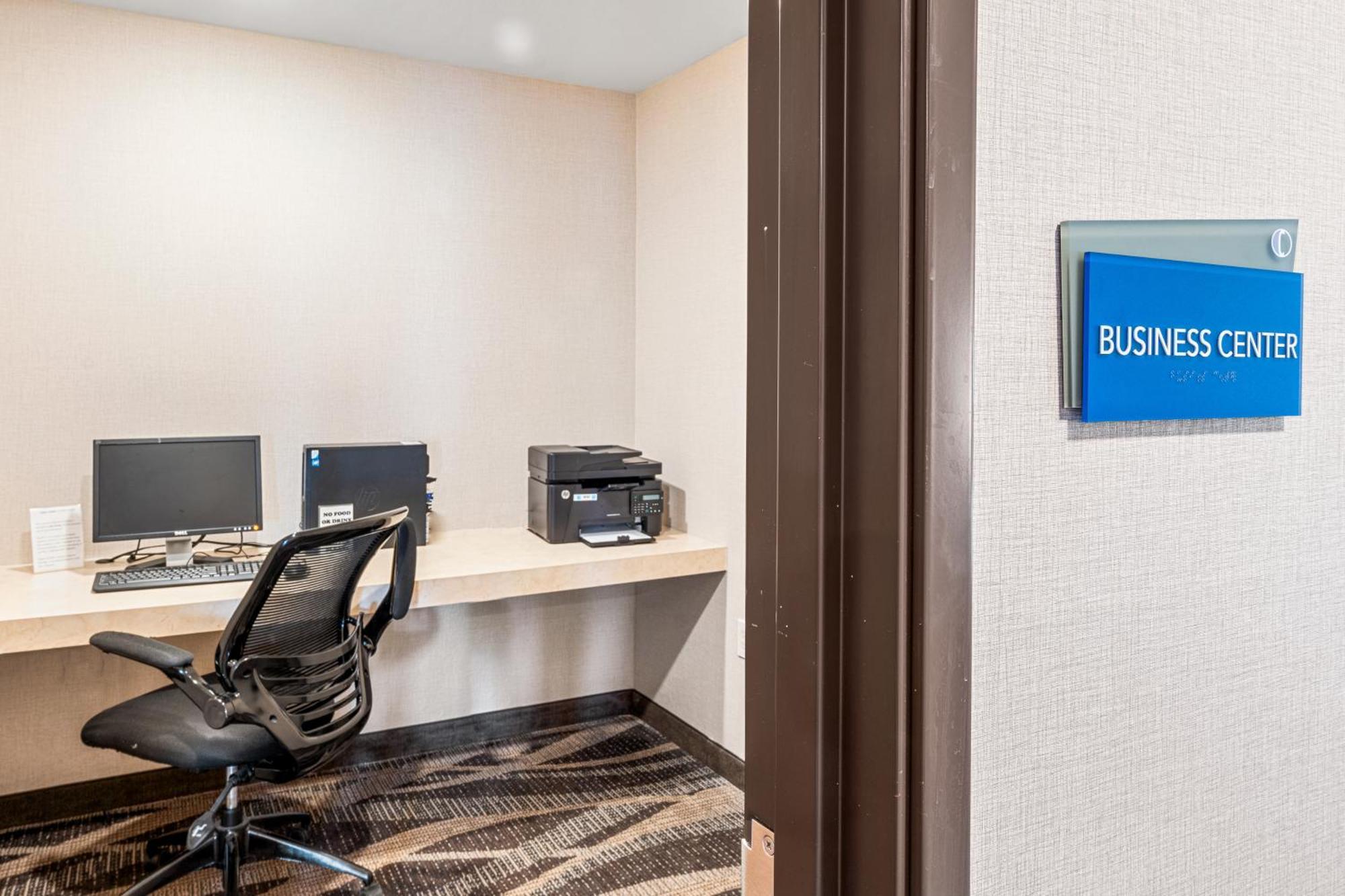 Boarders Inn & Suites By Cobblestone Hotels - Shawano ภายนอก รูปภาพ