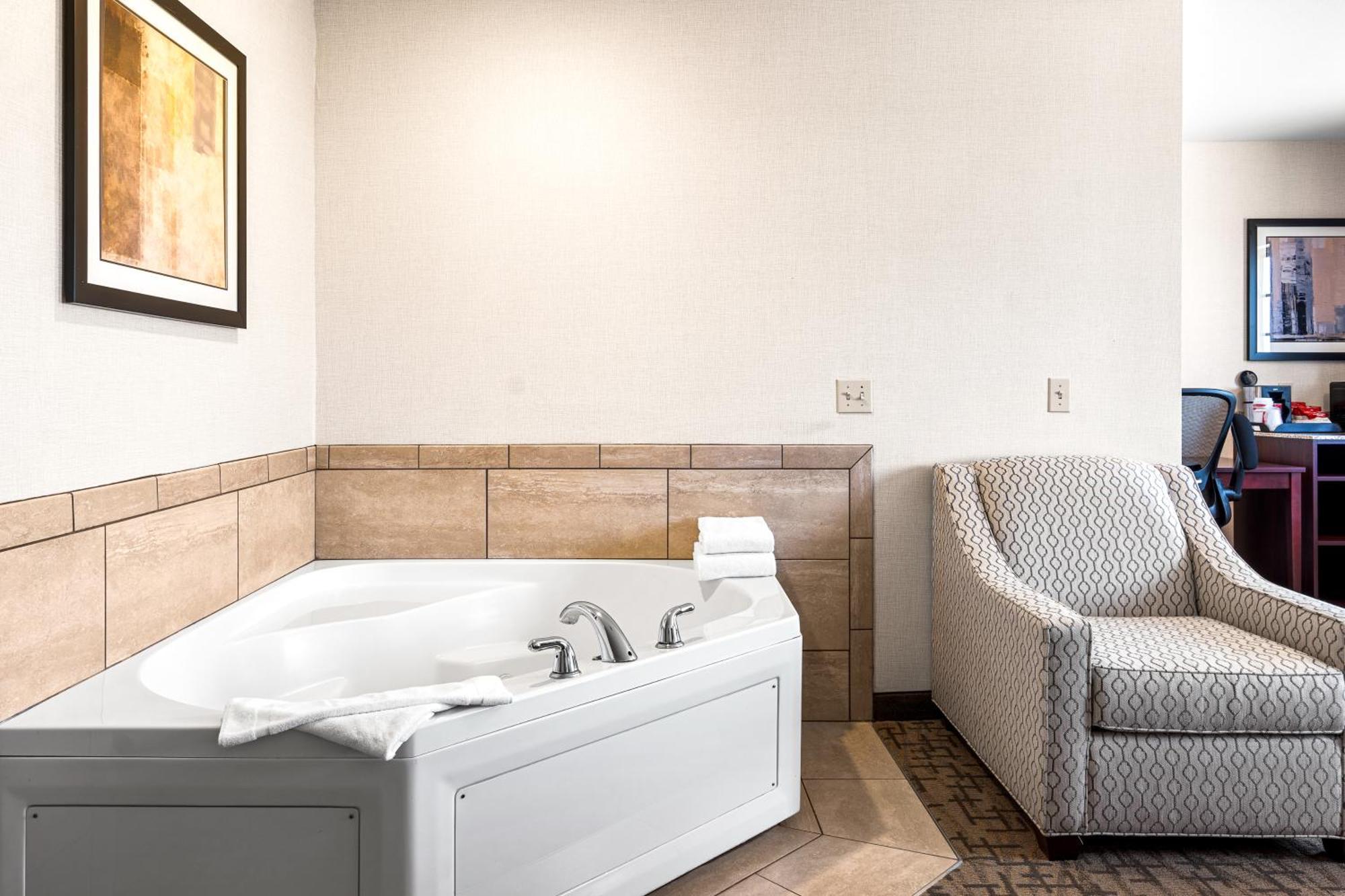 Boarders Inn & Suites By Cobblestone Hotels - Shawano ภายนอก รูปภาพ