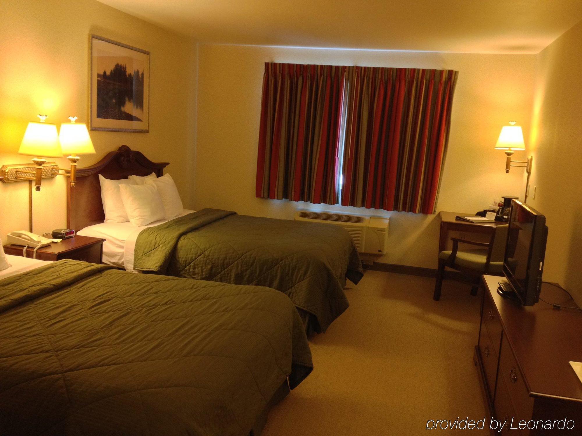 Boarders Inn & Suites By Cobblestone Hotels - Shawano ภายนอก รูปภาพ