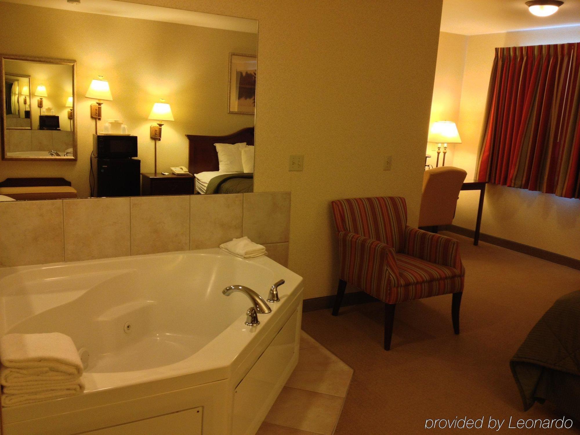 Boarders Inn & Suites By Cobblestone Hotels - Shawano ภายนอก รูปภาพ