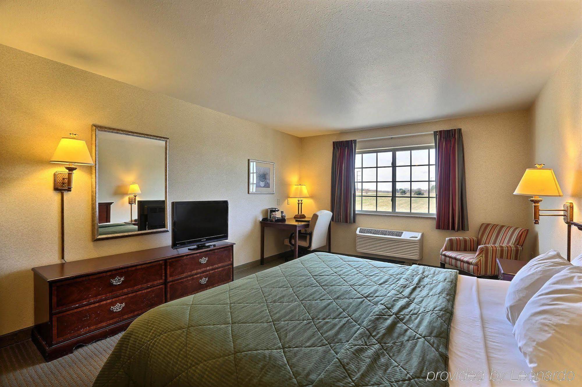 Boarders Inn & Suites By Cobblestone Hotels - Shawano ภายนอก รูปภาพ