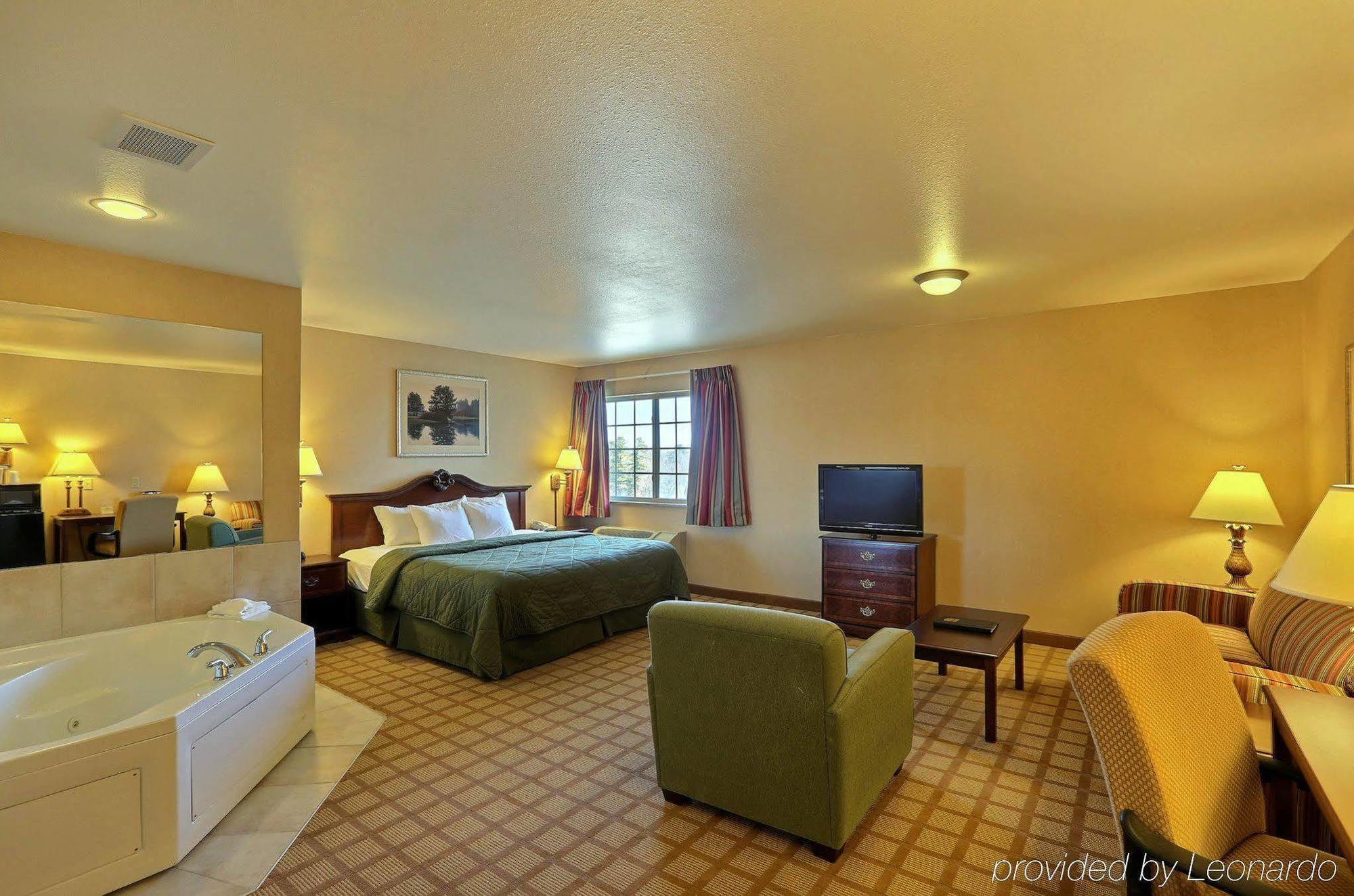 Boarders Inn & Suites By Cobblestone Hotels - Shawano ภายนอก รูปภาพ