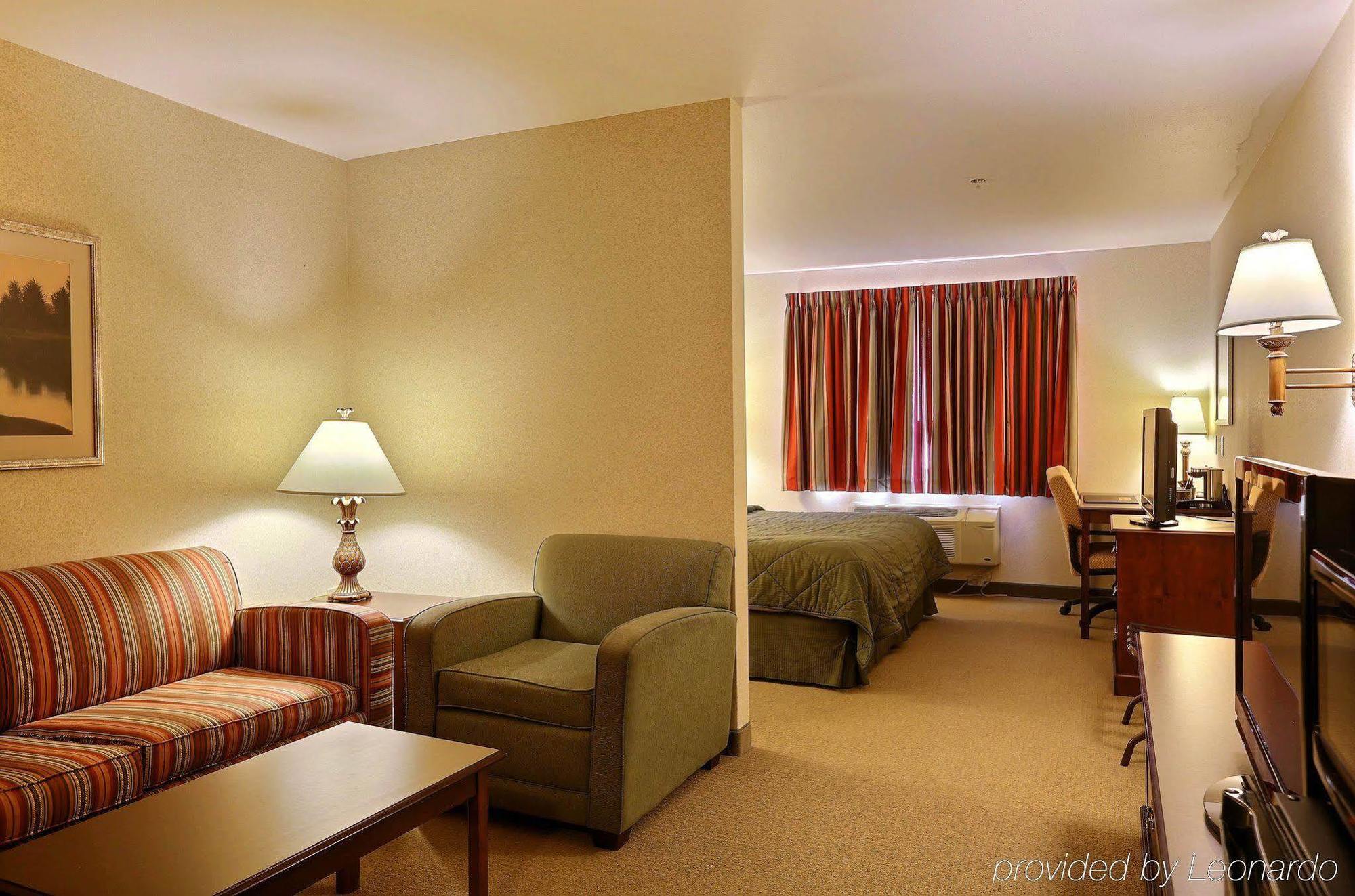 Boarders Inn & Suites By Cobblestone Hotels - Shawano ภายนอก รูปภาพ