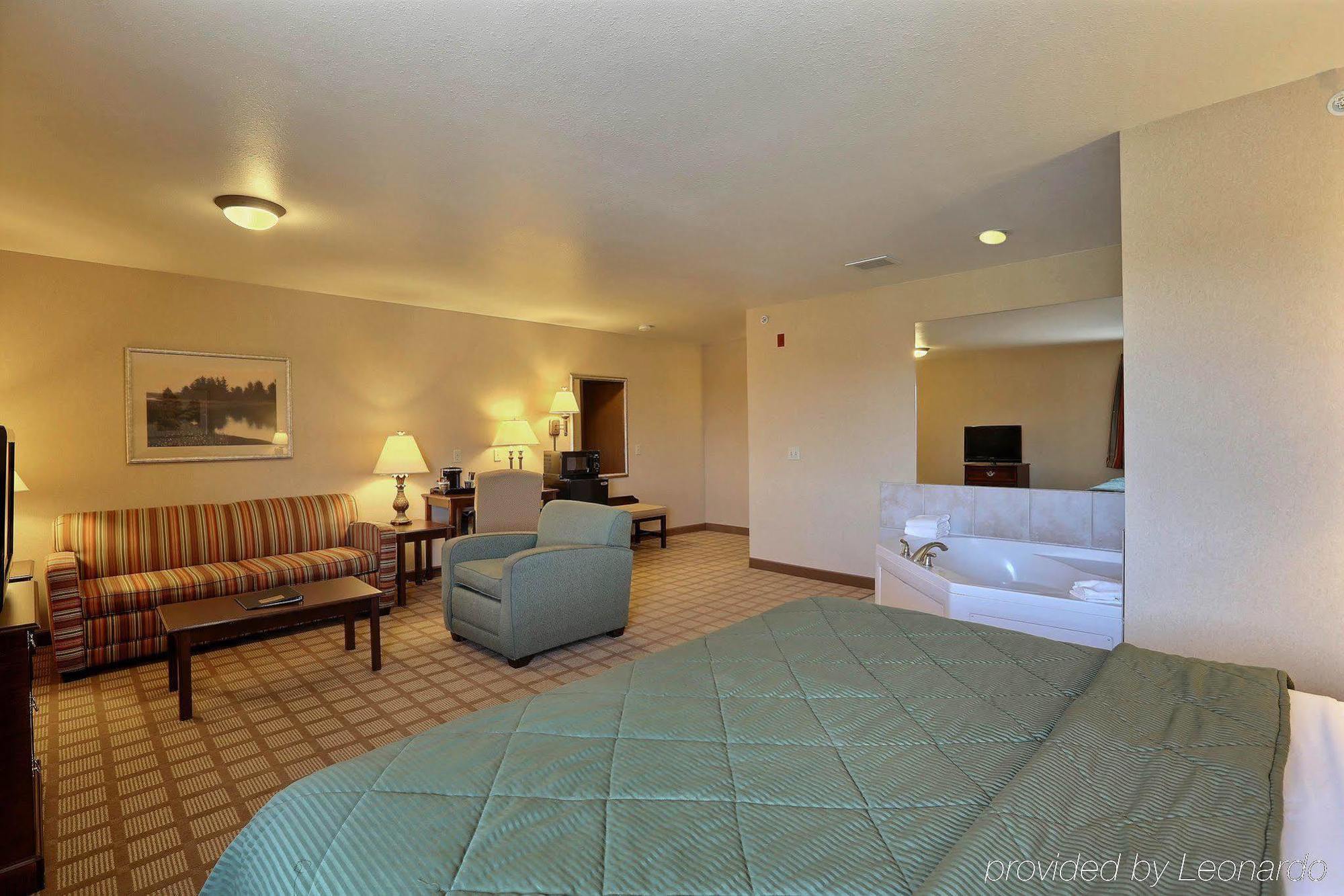 Boarders Inn & Suites By Cobblestone Hotels - Shawano ภายนอก รูปภาพ