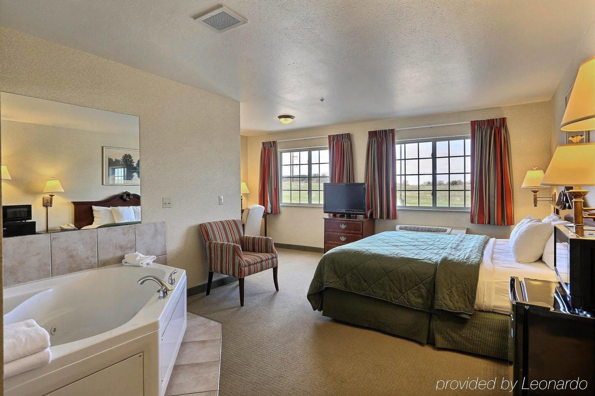 Boarders Inn & Suites By Cobblestone Hotels - Shawano ภายนอก รูปภาพ