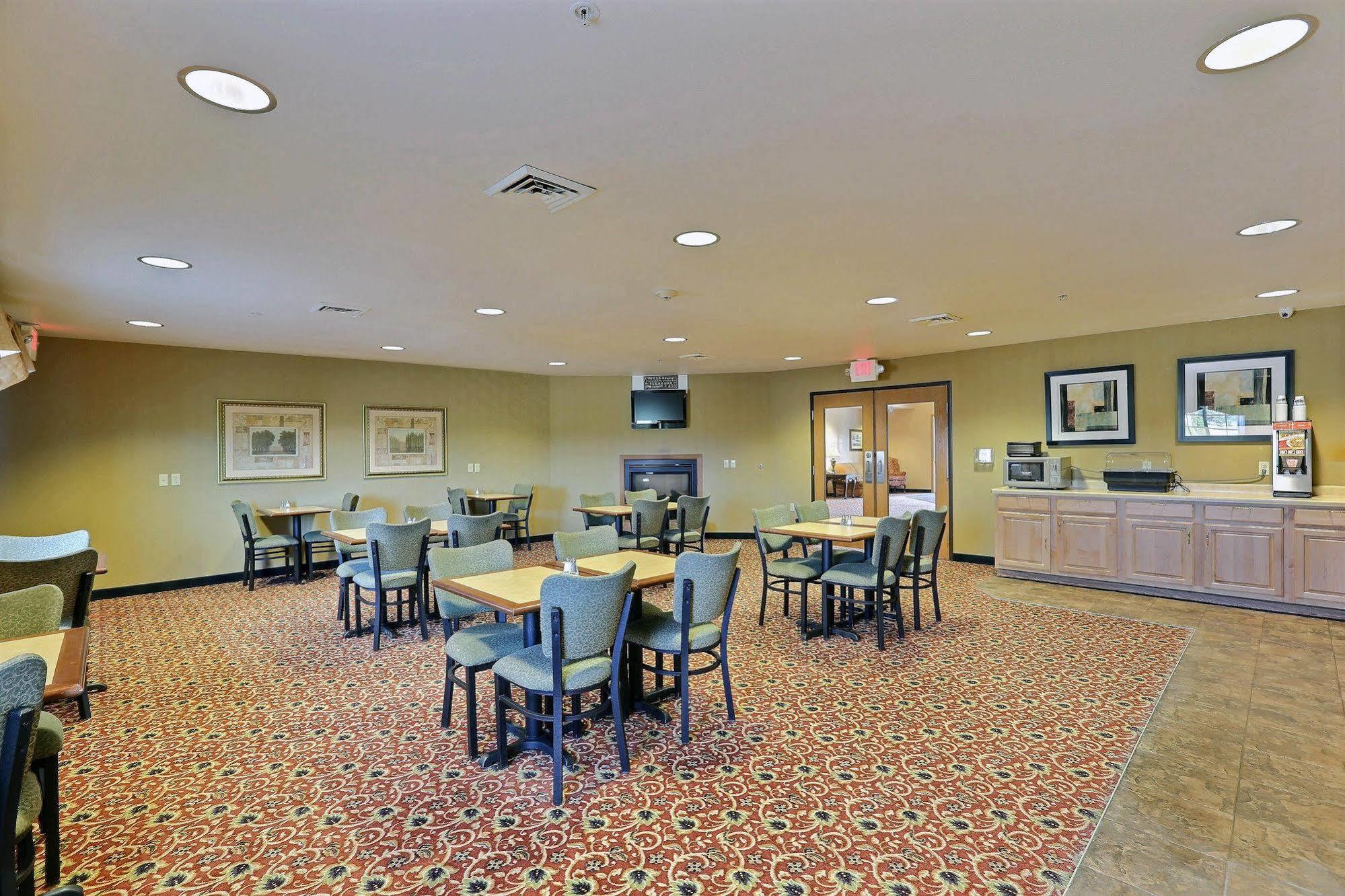 Boarders Inn & Suites By Cobblestone Hotels - Shawano ภายนอก รูปภาพ